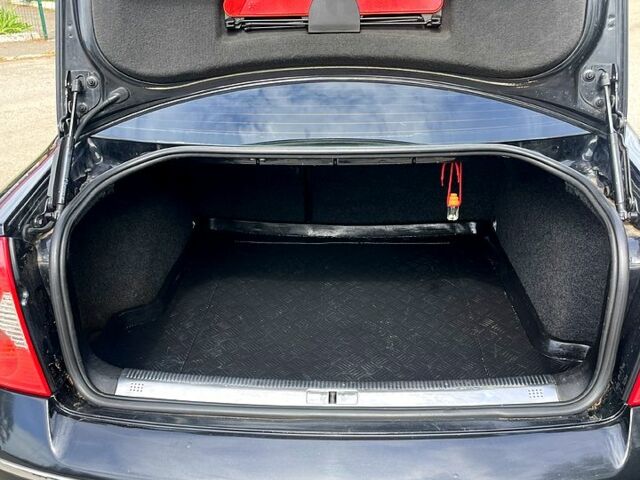 Черный Фольксваген Пассат, объемом двигателя 1.8 л и пробегом 369 тыс. км за 4200 $, фото 3 на Automoto.ua