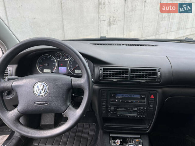 Черный Фольксваген Пассат, объемом двигателя 1.6 л и пробегом 258 тыс. км за 4499 $, фото 26 на Automoto.ua