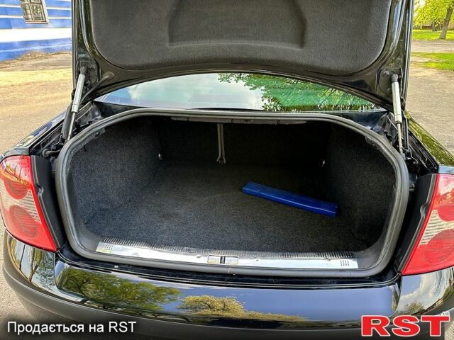 Черный Фольксваген Пассат, объемом двигателя 1.6 л и пробегом 140 тыс. км за 5700 $, фото 12 на Automoto.ua