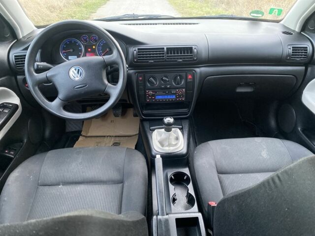 Черный Фольксваген Пассат, объемом двигателя 1.6 л и пробегом 230 тыс. км за 4700 $, фото 10 на Automoto.ua