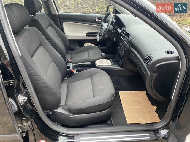 Черный Фольксваген Пассат, объемом двигателя 1.6 л и пробегом 230 тыс. км за 4850 $, фото 13 на Automoto.ua