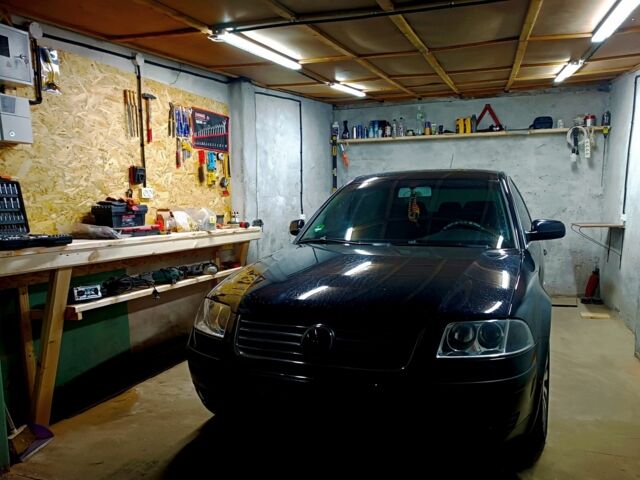 Черный Фольксваген Пассат, объемом двигателя 1.6 л и пробегом 170 тыс. км за 5100 $, фото 4 на Automoto.ua