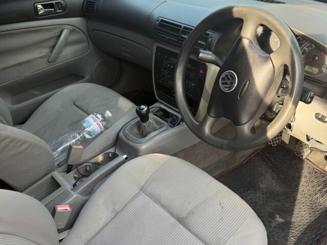 Черный Фольксваген Пассат, объемом двигателя 1.9 л и пробегом 290 тыс. км за 2096 $, фото 4 на Automoto.ua