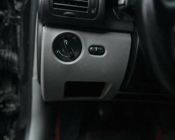 Черный Фольксваген Пассат, объемом двигателя 1.9 л и пробегом 409 тыс. км за 4650 $, фото 48 на Automoto.ua