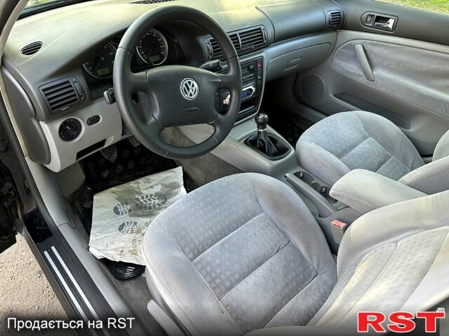 Черный Фольксваген Пассат, объемом двигателя 1.6 л и пробегом 140 тыс. км за 5700 $, фото 10 на Automoto.ua