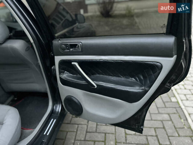 Черный Фольксваген Пассат, объемом двигателя 1.9 л и пробегом 409 тыс. км за 4650 $, фото 62 на Automoto.ua