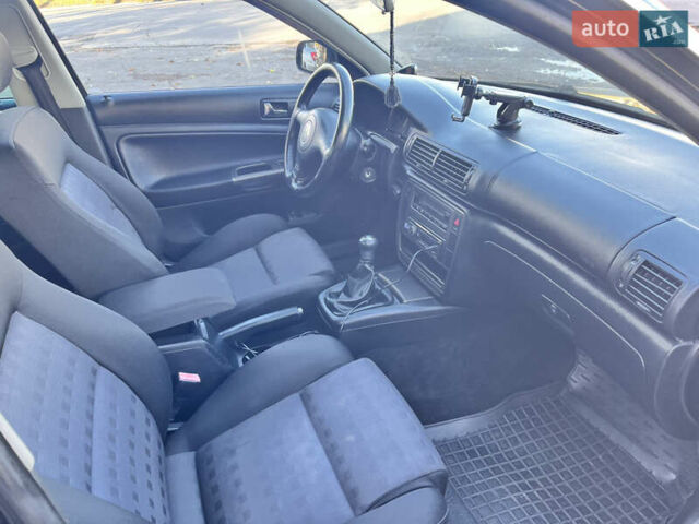 Черный Фольксваген Пассат, объемом двигателя 1.78 л и пробегом 300 тыс. км за 4350 $, фото 8 на Automoto.ua