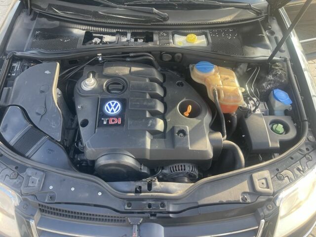 Чорний Фольксваген Пассат, об'ємом двигуна 1.9 л та пробігом 300 тис. км за 1950 $, фото 5 на Automoto.ua