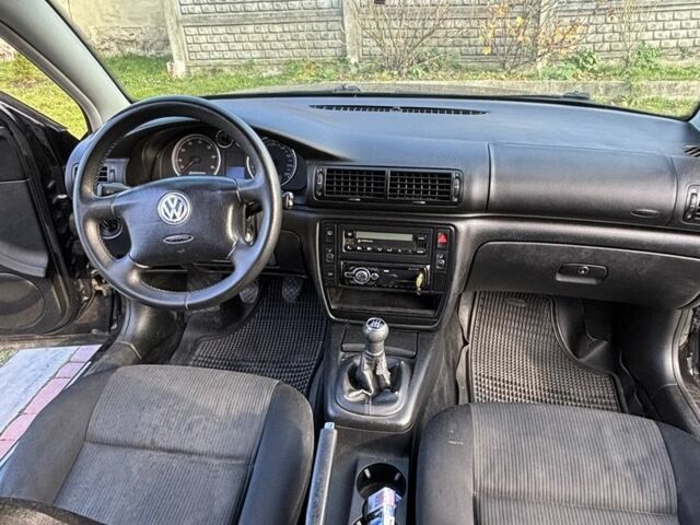 Черный Фольксваген Пассат, объемом двигателя 1.6 л и пробегом 277 тыс. км за 4900 $, фото 5 на Automoto.ua