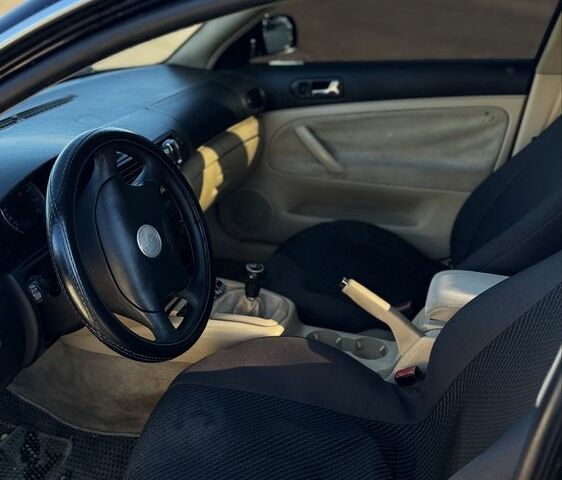 Черный Фольксваген Пассат, объемом двигателя 1.9 л и пробегом 407 тыс. км за 3899 $, фото 4 на Automoto.ua