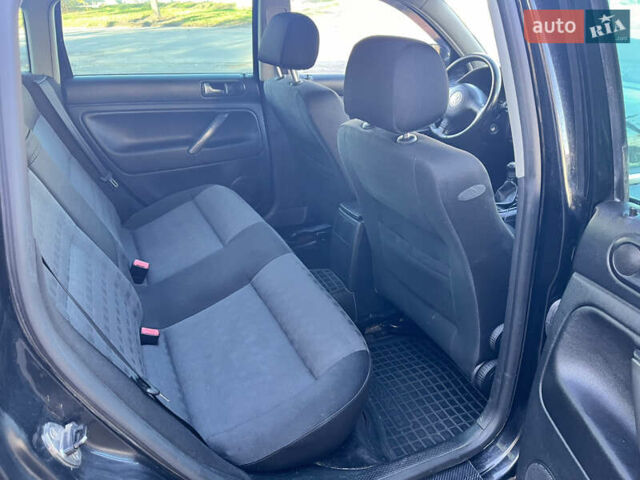 Черный Фольксваген Пассат, объемом двигателя 1.78 л и пробегом 300 тыс. км за 4350 $, фото 10 на Automoto.ua