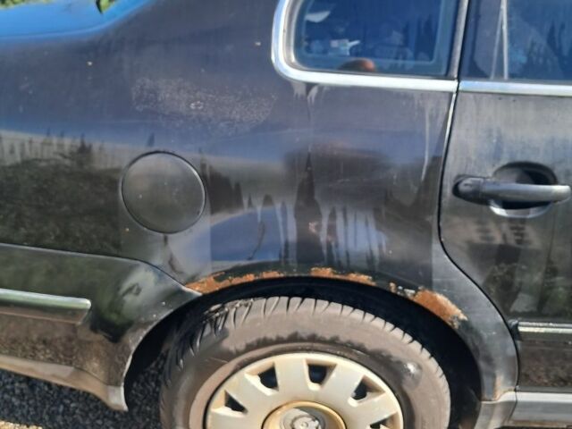 Черный Фольксваген Пассат, объемом двигателя 3 л и пробегом 386 тыс. км за 4100 $, фото 2 на Automoto.ua