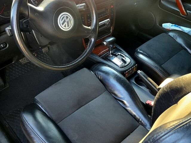 Черный Фольксваген Пассат, объемом двигателя 1.8 л и пробегом 370 тыс. км за 4500 $, фото 9 на Automoto.ua