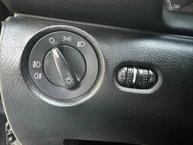 Чорний Фольксваген Пассат, об'ємом двигуна 1.8 л та пробігом 334 тис. км за 4390 $, фото 11 на Automoto.ua