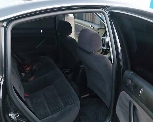 Черный Фольксваген Пассат, объемом двигателя 2 л и пробегом 260 тыс. км за 5100 $, фото 6 на Automoto.ua