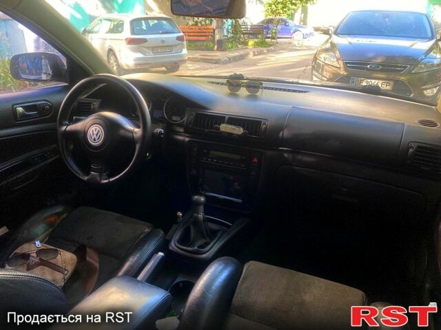 Черный Фольксваген Пассат, объемом двигателя 1.8 л и пробегом 340 тыс. км за 5000 $, фото 2 на Automoto.ua