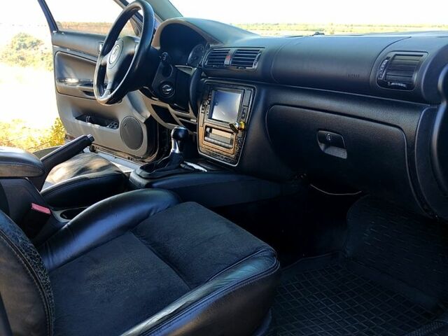 Черный Фольксваген Пассат, объемом двигателя 1.8 л и пробегом 353 тыс. км за 4990 $, фото 4 на Automoto.ua