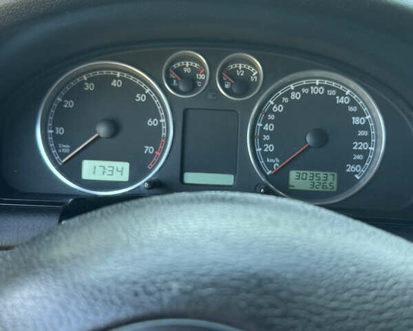 Черный Фольксваген Пассат, объемом двигателя 1.78 л и пробегом 303 тыс. км за 4000 $, фото 9 на Automoto.ua