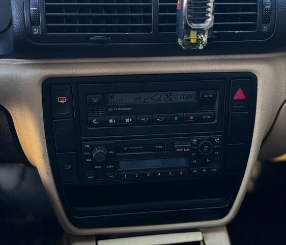 Черный Фольксваген Пассат, объемом двигателя 1.9 л и пробегом 407 тыс. км за 3899 $, фото 7 на Automoto.ua