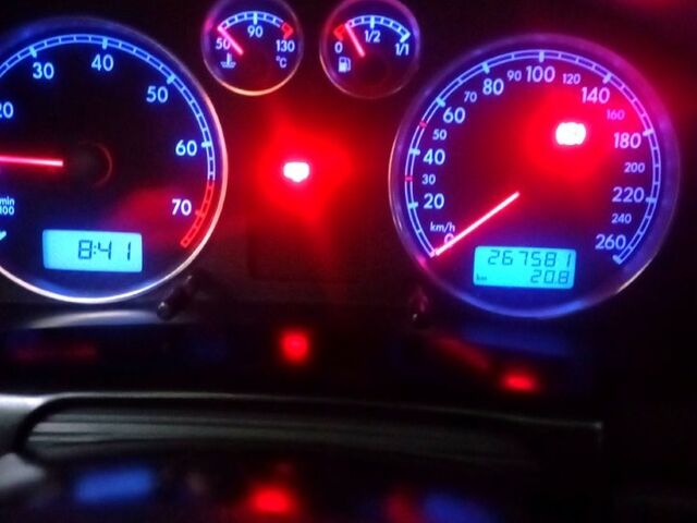 Черный Фольксваген Пассат, объемом двигателя 1.8 л и пробегом 267 тыс. км за 4700 $, фото 8 на Automoto.ua