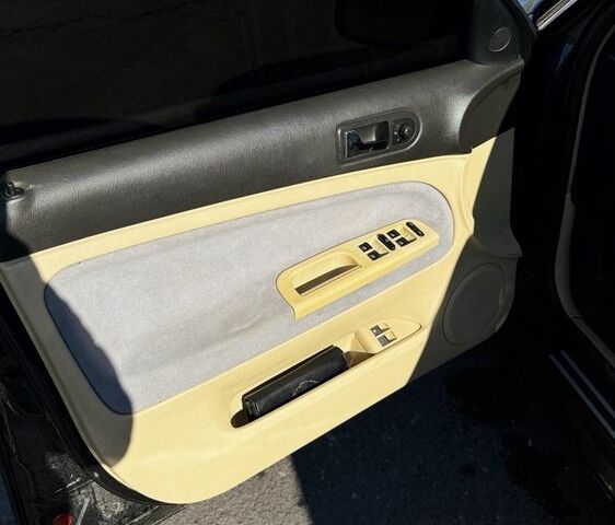 Черный Фольксваген Пассат, объемом двигателя 1.9 л и пробегом 407 тыс. км за 3899 $, фото 3 на Automoto.ua