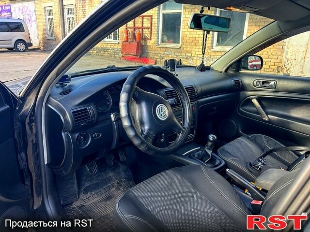 Черный Фольксваген Пассат, объемом двигателя 1.8 л и пробегом 335 тыс. км за 5000 $, фото 2 на Automoto.ua