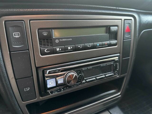 Чорний Фольксваген Пассат, об'ємом двигуна 1.8 л та пробігом 334 тис. км за 4390 $, фото 13 на Automoto.ua