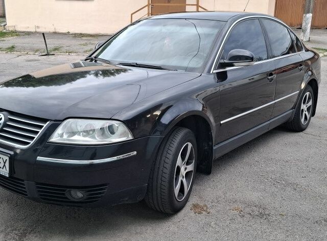 Черный Фольксваген Пассат, объемом двигателя 1.8 л и пробегом 342 тыс. км за 5300 $, фото 1 на Automoto.ua