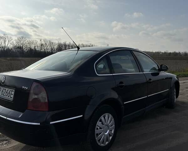 Черный Фольксваген Пассат, объемом двигателя 1.9 л и пробегом 443 тыс. км за 2400 $, фото 1 на Automoto.ua