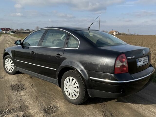 Черный Фольксваген Пассат, объемом двигателя 1.9 л и пробегом 443 тыс. км за 2400 $, фото 2 на Automoto.ua