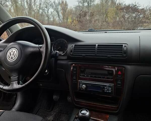 Черный Фольксваген Пассат, объемом двигателя 1.98 л и пробегом 183 тыс. км за 4900 $, фото 8 на Automoto.ua