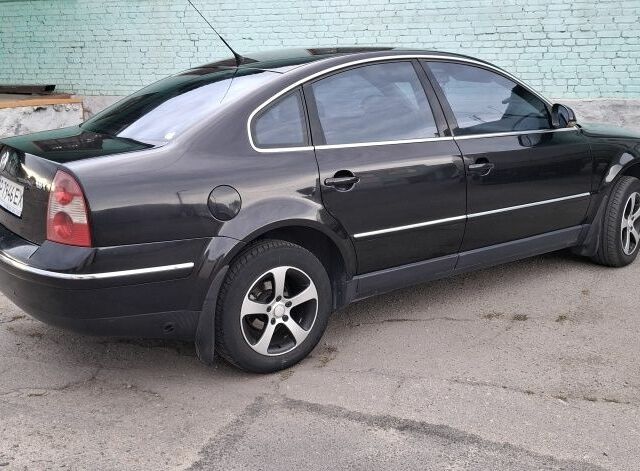 Черный Фольксваген Пассат, объемом двигателя 1.8 л и пробегом 342 тыс. км за 5300 $, фото 12 на Automoto.ua