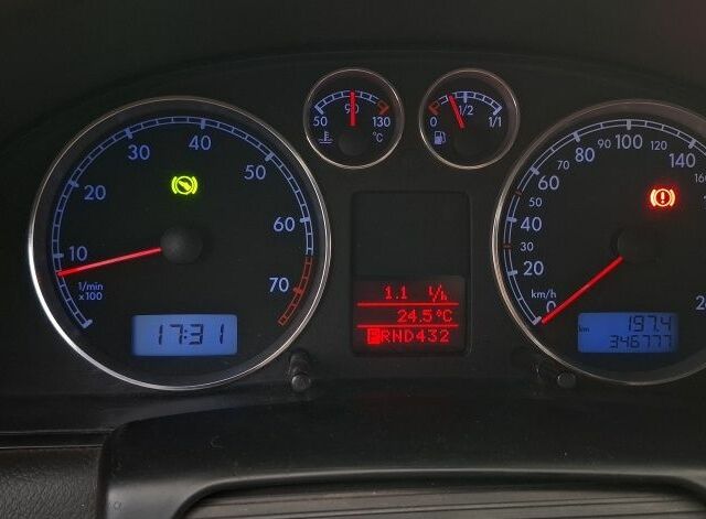 Черный Фольксваген Пассат, объемом двигателя 1.8 л и пробегом 342 тыс. км за 5300 $, фото 6 на Automoto.ua