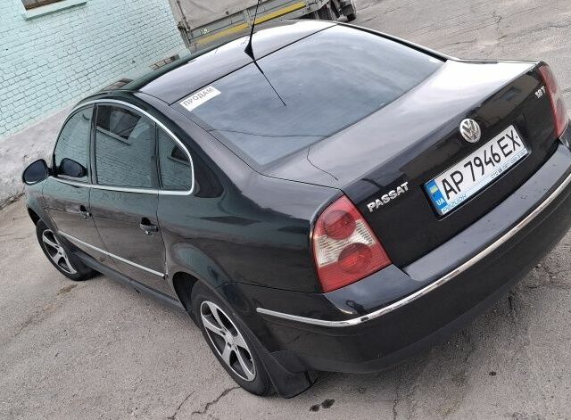 Черный Фольксваген Пассат, объемом двигателя 1.8 л и пробегом 342 тыс. км за 5300 $, фото 4 на Automoto.ua