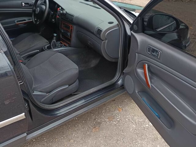 Черный Фольксваген Пассат, объемом двигателя 1.8 л и пробегом 400 тыс. км за 4700 $, фото 5 на Automoto.ua