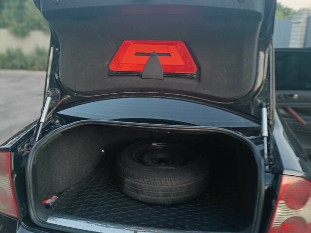 Черный Фольксваген Пассат, объемом двигателя 1.8 л и пробегом 250 тыс. км за 5200 $, фото 17 на Automoto.ua