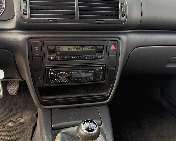 Черный Фольксваген Пассат, объемом двигателя 1.9 л и пробегом 443 тыс. км за 2400 $, фото 10 на Automoto.ua