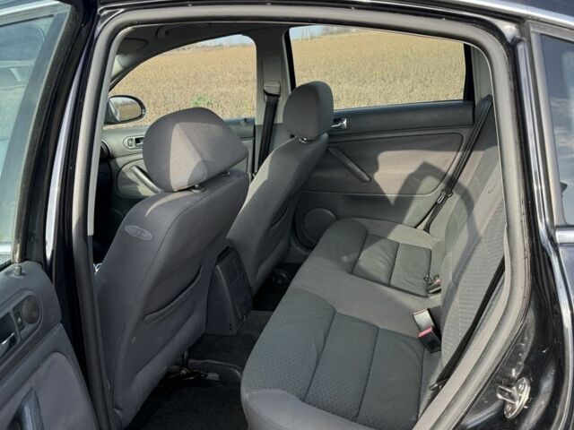 Черный Фольксваген Пассат, объемом двигателя 1.9 л и пробегом 443 тыс. км за 2400 $, фото 5 на Automoto.ua