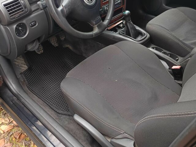 Черный Фольксваген Пассат, объемом двигателя 1.8 л и пробегом 400 тыс. км за 4700 $, фото 6 на Automoto.ua