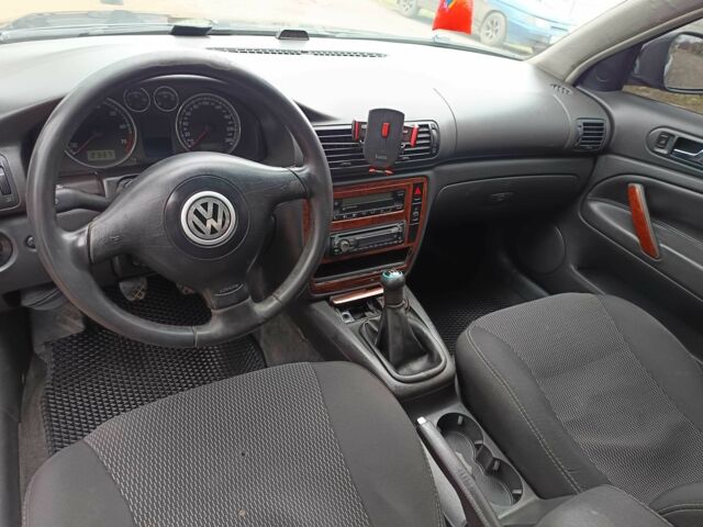 Черный Фольксваген Пассат, объемом двигателя 1.8 л и пробегом 400 тыс. км за 4700 $, фото 4 на Automoto.ua