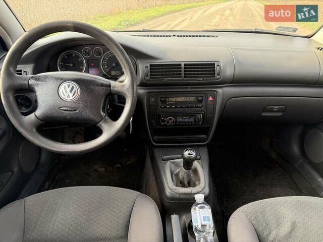 Черный Фольксваген Пассат, объемом двигателя 1.9 л и пробегом 443 тыс. км за 2400 $, фото 11 на Automoto.ua