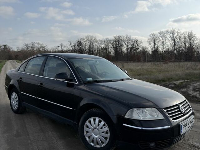 Черный Фольксваген Пассат, объемом двигателя 1.9 л и пробегом 443 тыс. км за 2400 $, фото 1 на Automoto.ua
