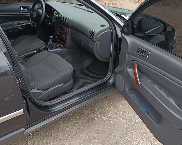 Черный Фольксваген Пассат, объемом двигателя 1.78 л и пробегом 400 тыс. км за 4700 $, фото 3 на Automoto.ua