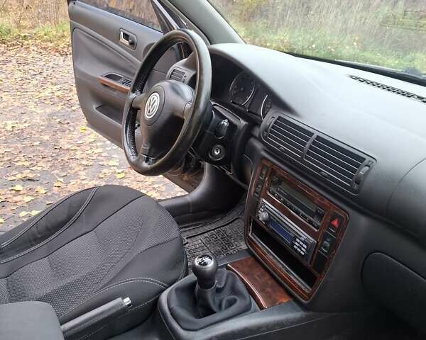 Черный Фольксваген Пассат, объемом двигателя 1.98 л и пробегом 183 тыс. км за 4900 $, фото 6 на Automoto.ua