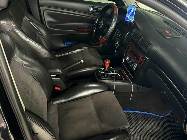 Черный Фольксваген Пассат, объемом двигателя 1.8 л и пробегом 360 тыс. км за 3750 $, фото 10 на Automoto.ua