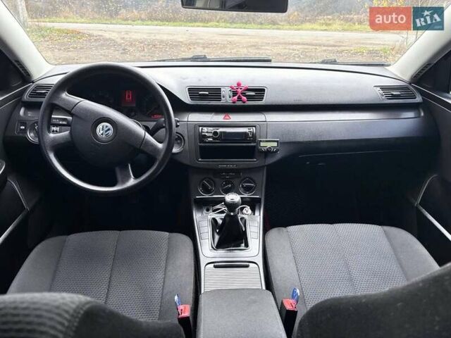 Чорний Фольксваген Пассат, об'ємом двигуна 1.6 л та пробігом 254 тис. км за 5000 $, фото 8 на Automoto.ua