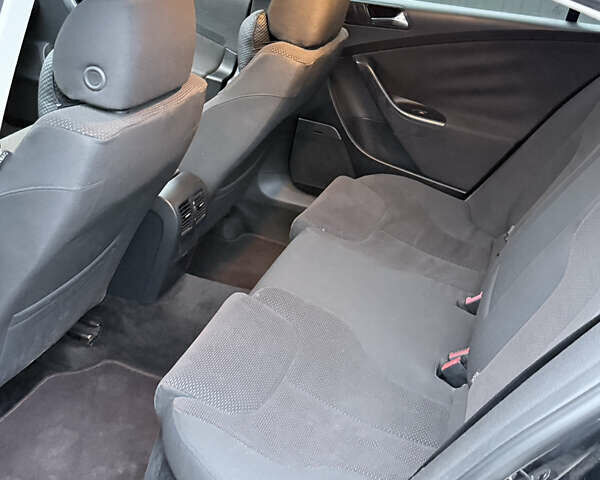 Черный Фольксваген Пассат, объемом двигателя 1.98 л и пробегом 319 тыс. км за 5500 $, фото 10 на Automoto.ua