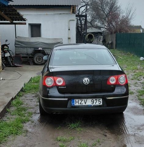Черный Фольксваген Пассат, объемом двигателя 1.9 л и пробегом 363 тыс. км за 3300 $, фото 3 на Automoto.ua