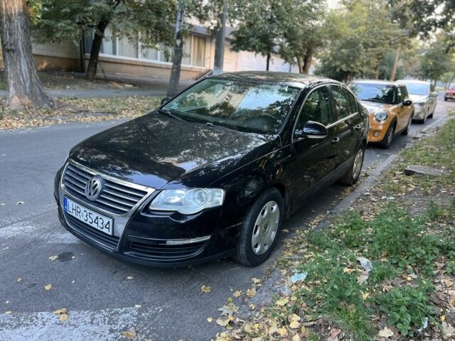 Чорний Фольксваген Пассат, об'ємом двигуна 2 л та пробігом 300 тис. км за 2500 $, фото 1 на Automoto.ua