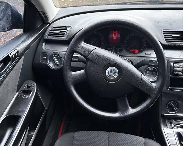 Чорний Фольксваген Пассат, об'ємом двигуна 1.6 л та пробігом 254 тис. км за 5000 $, фото 12 на Automoto.ua